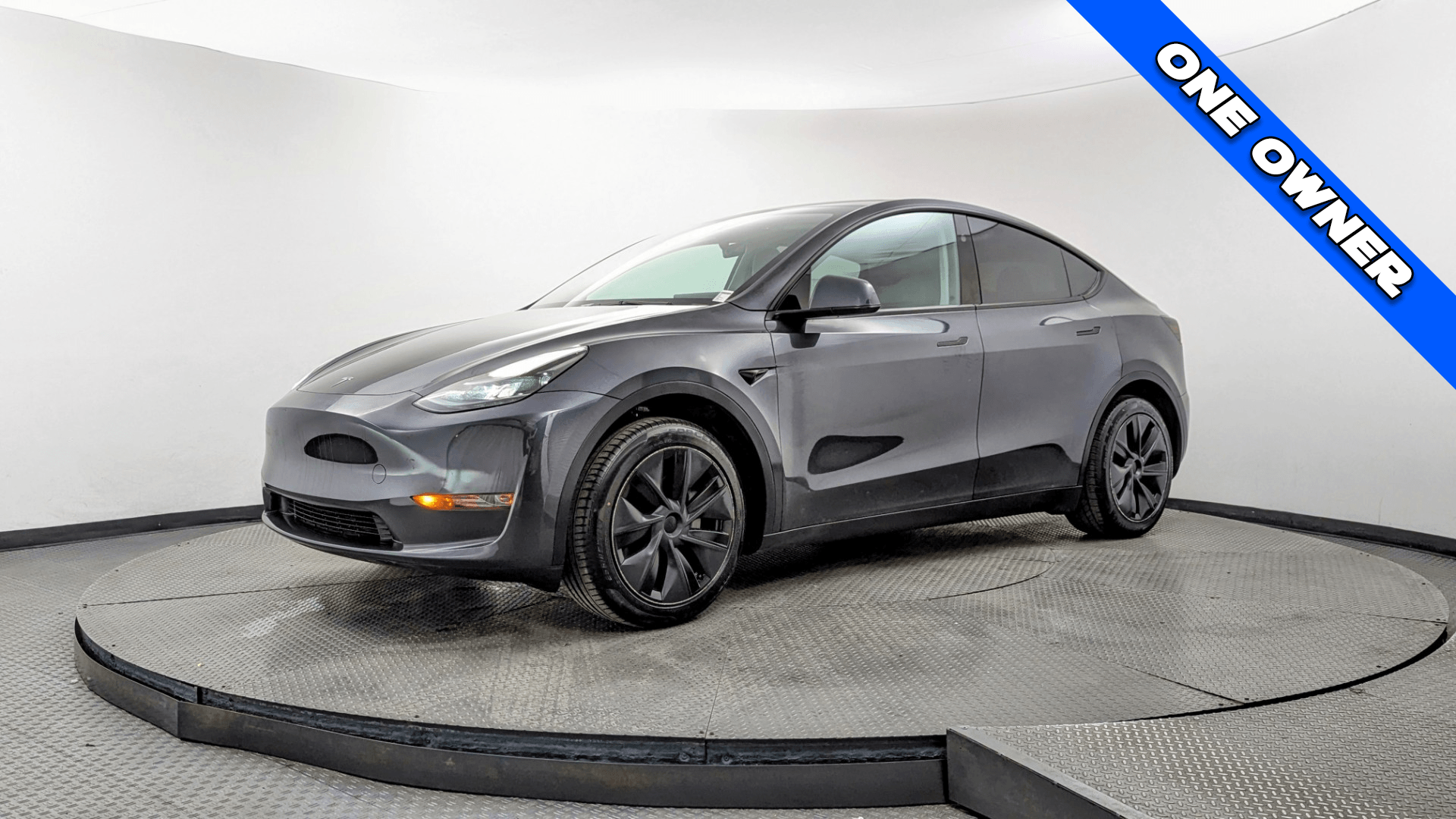 2025 Tesla Model Y Long Range Rear Wheel Drive's photo
