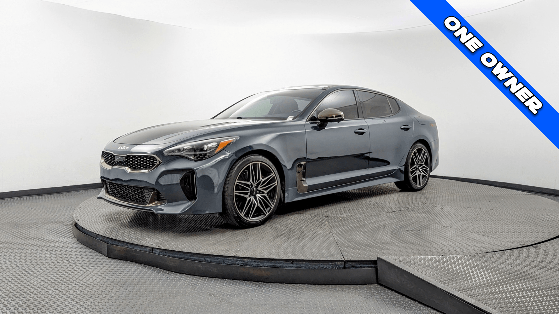 2023 Kia Stinger GT2's photo