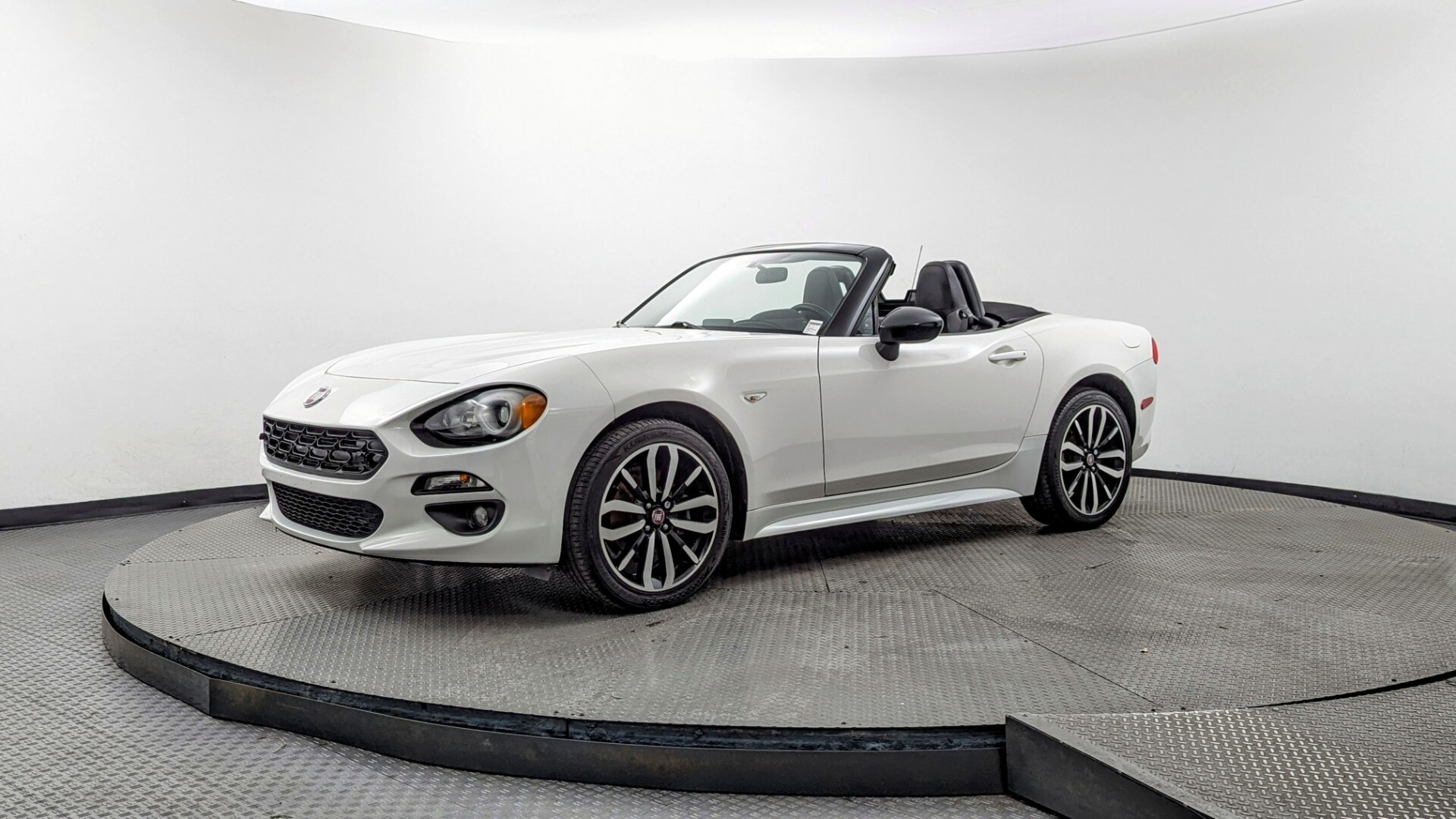2019 FIAT 124 Spider Urbana Edition