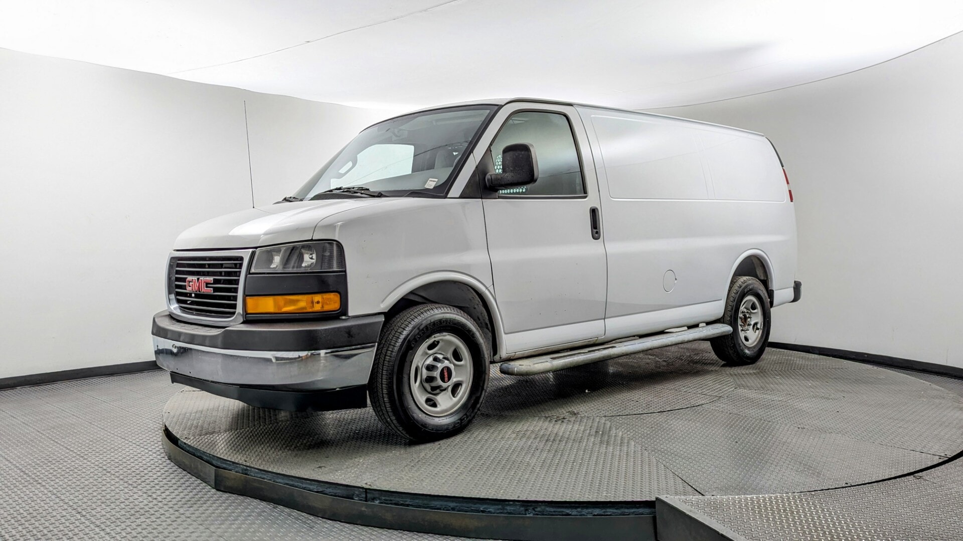 2017 GMC Savana 2500's photo