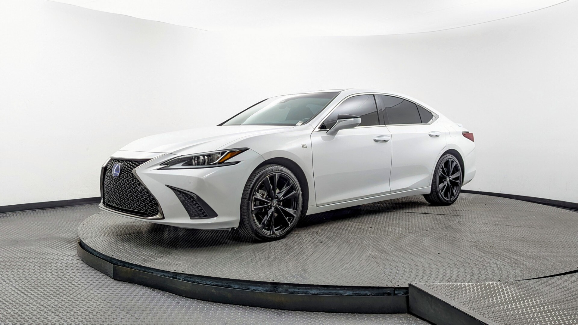 2022 Lexus ES 300h 300h F SPORT's photo