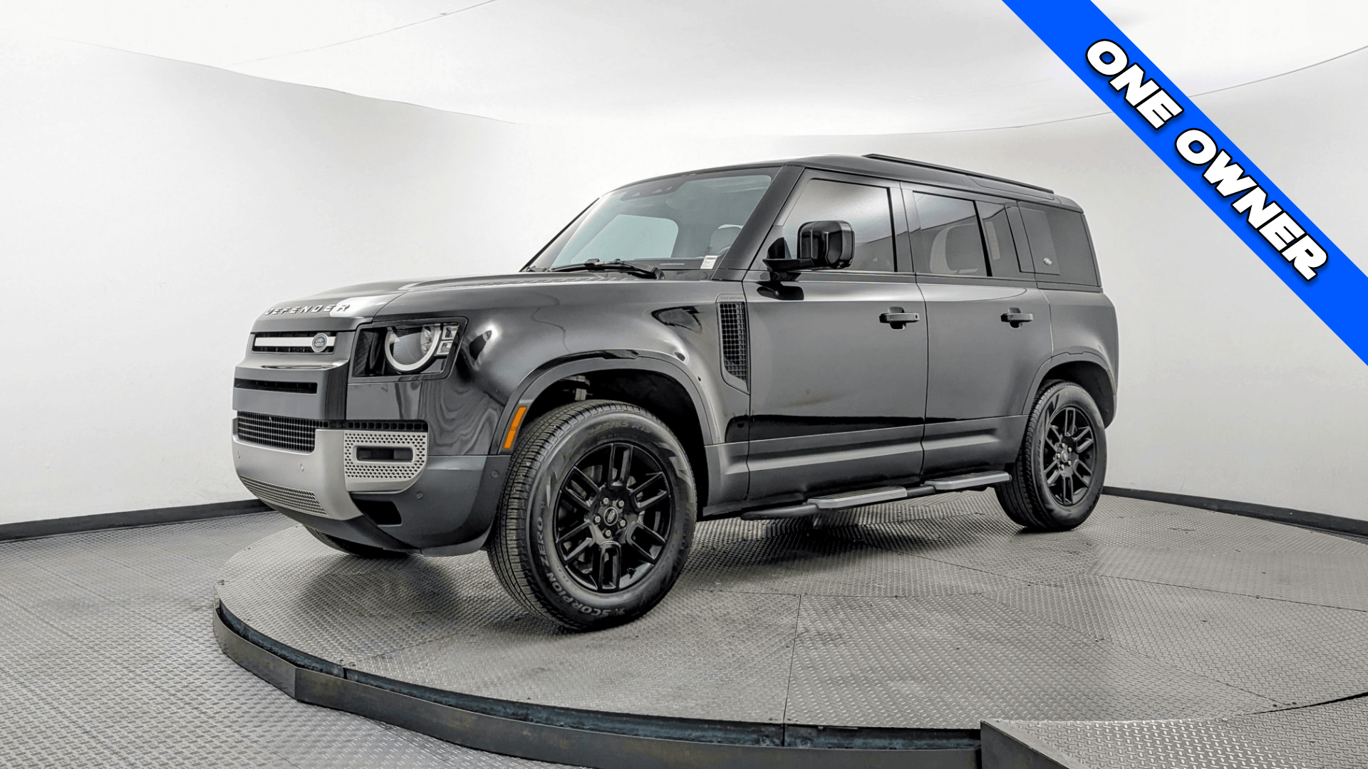 2022 Land Rover Defender S's photo