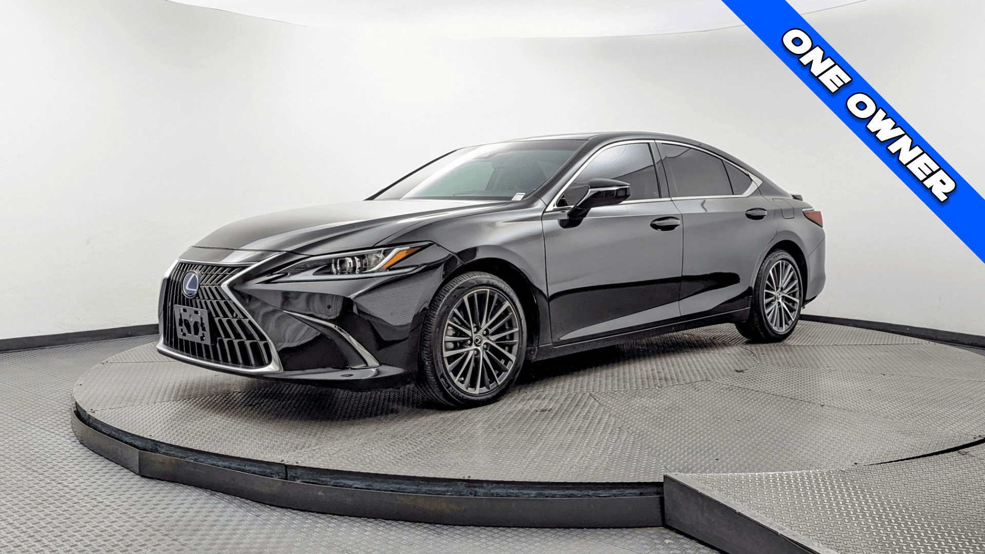 2023 Lexus ES 300h 300h's photo