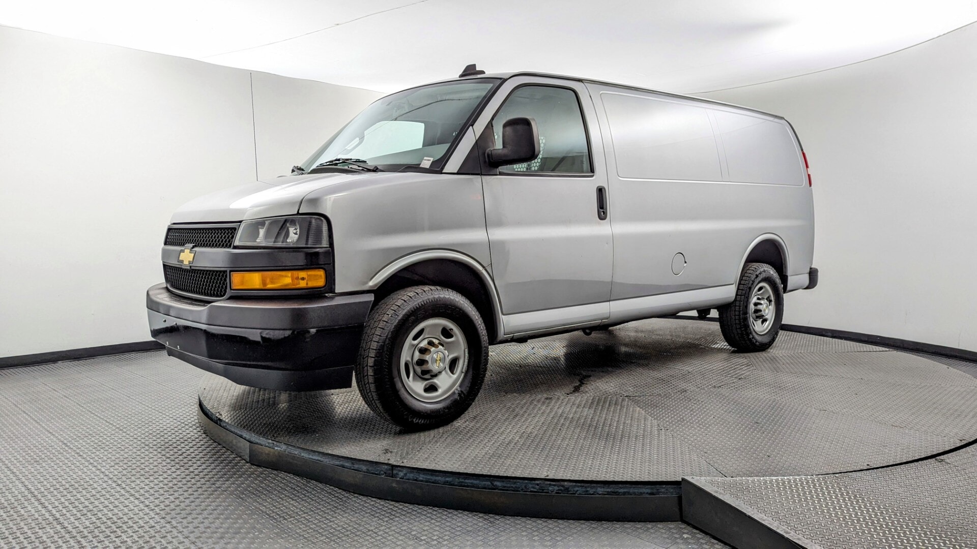 2024 Chevrolet Express 2500 Work Van HD's photo