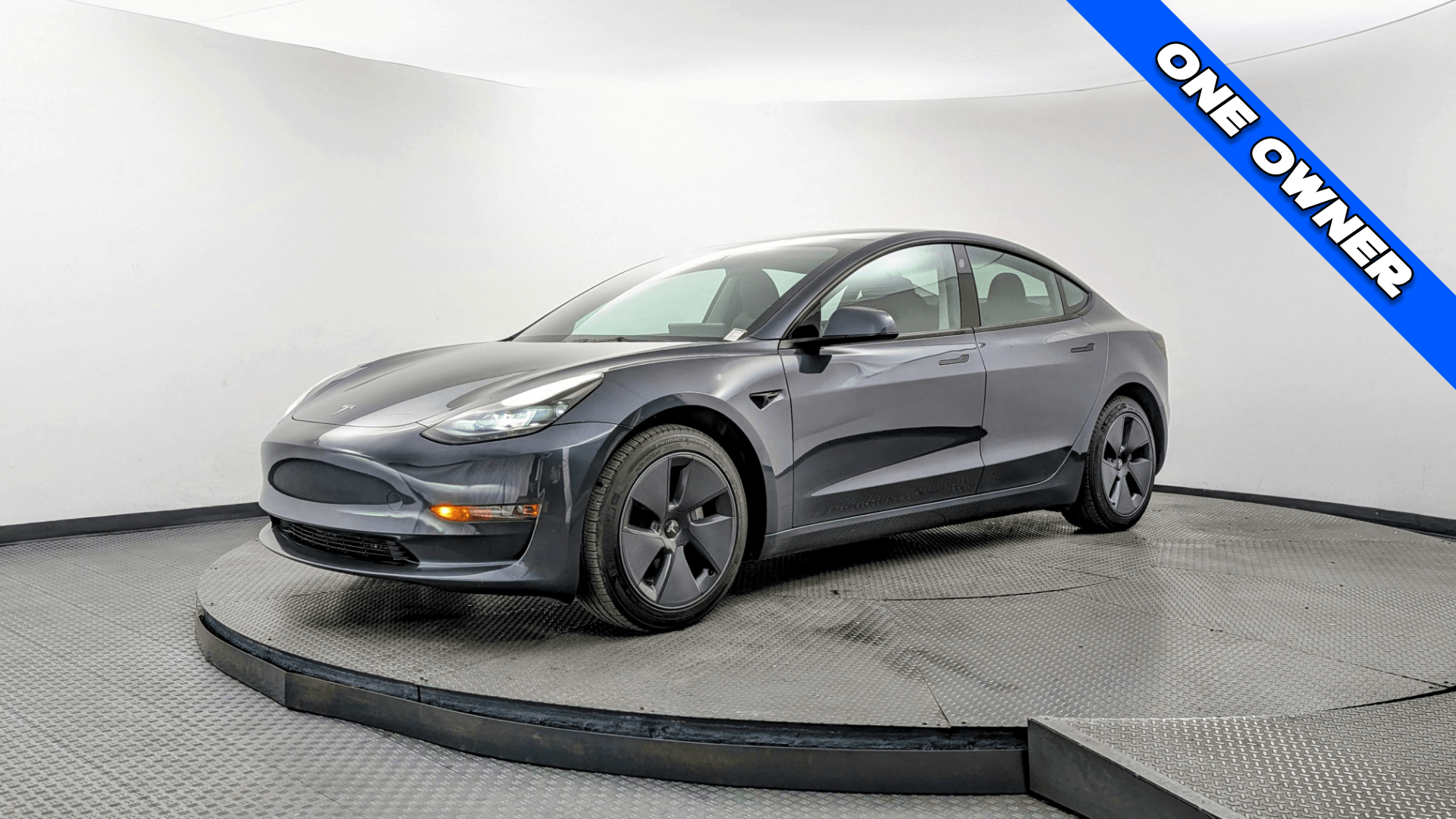 2023 Tesla Model 3 -'s photo