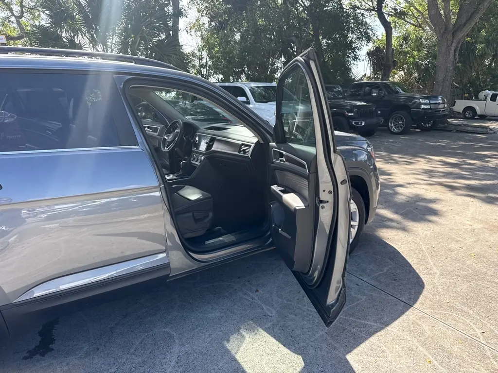 Florida Fine Cars - Used VOLKSWAGEN ATLAS 2021 WEST PALM 3.6L V6 SE W/TECHNOLOGY