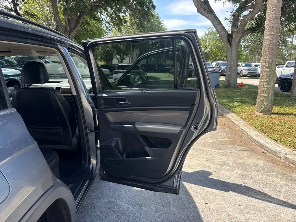 Florida Fine Cars - Used VOLKSWAGEN ATLAS 2021 WEST PALM 3.6L V6 SE W/TECHNOLOGY