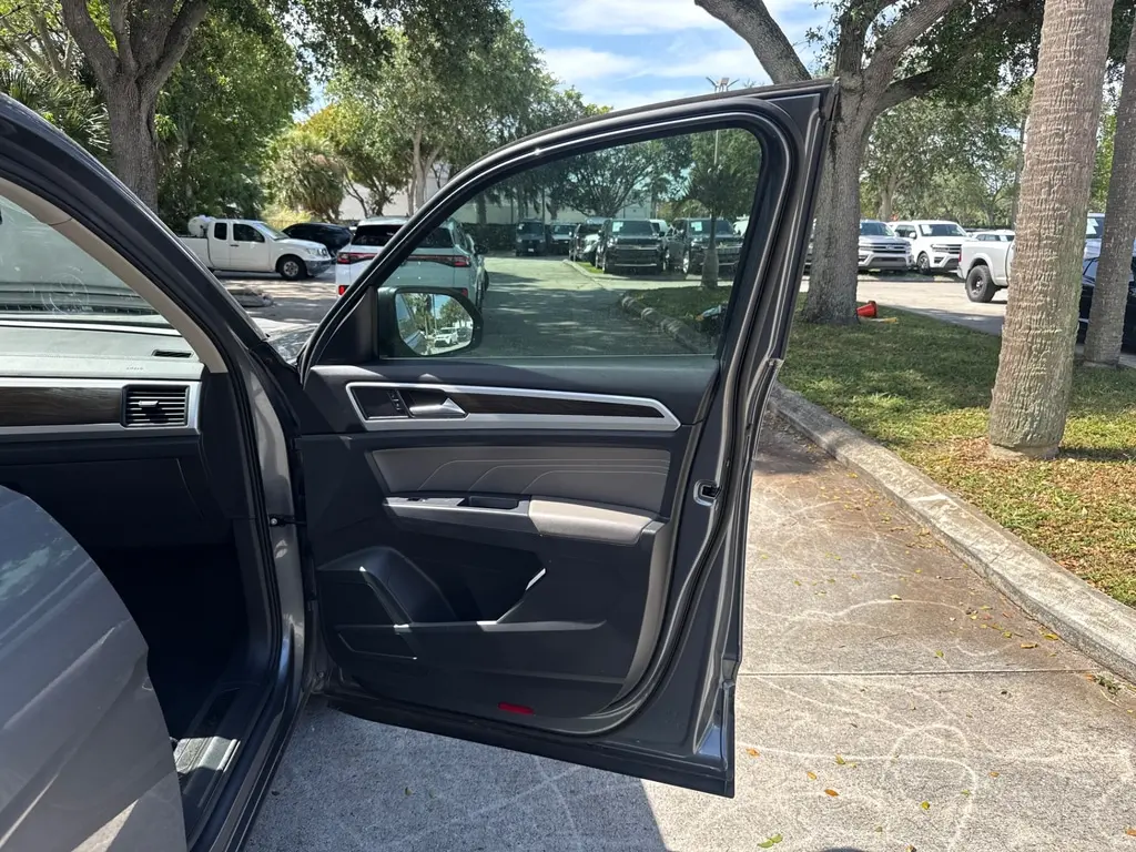 Florida Fine Cars - Used VOLKSWAGEN ATLAS 2021 WEST PALM 3.6L V6 SE W/TECHNOLOGY