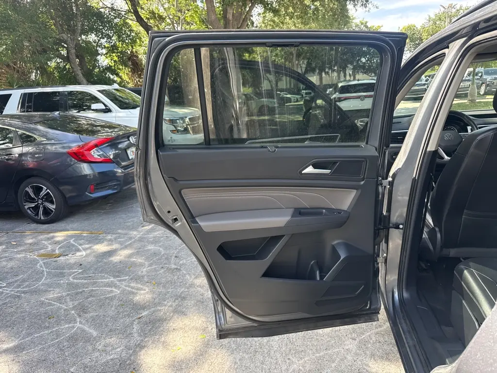 Florida Fine Cars - Used VOLKSWAGEN ATLAS 2021 WEST PALM 3.6L V6 SE W/TECHNOLOGY