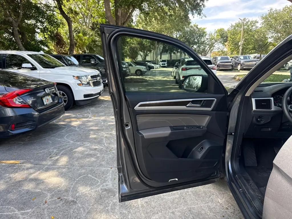 Florida Fine Cars - Used VOLKSWAGEN ATLAS 2021 WEST PALM 3.6L V6 SE W/TECHNOLOGY