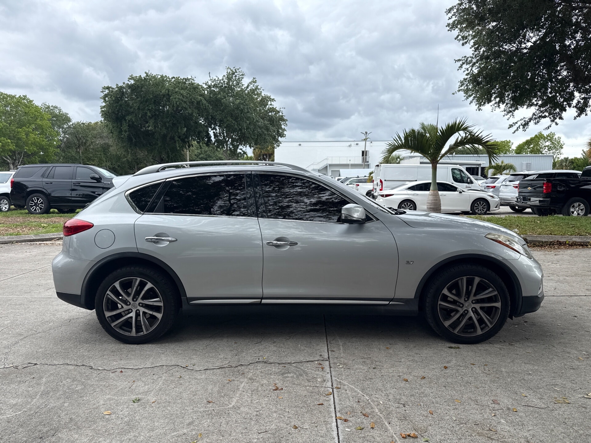 used vehicle - SUV INFINITI QX50 2017