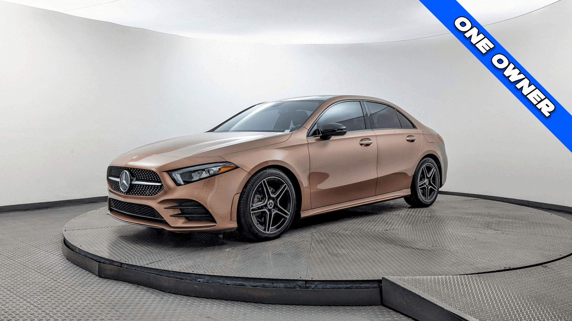 2022 Mercedes-Benz A-Class A220's photo