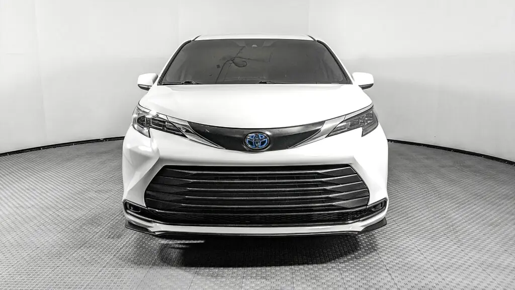 Florida Fine Cars - Used TOYOTA SIENNA 2024 ORLANDO LE