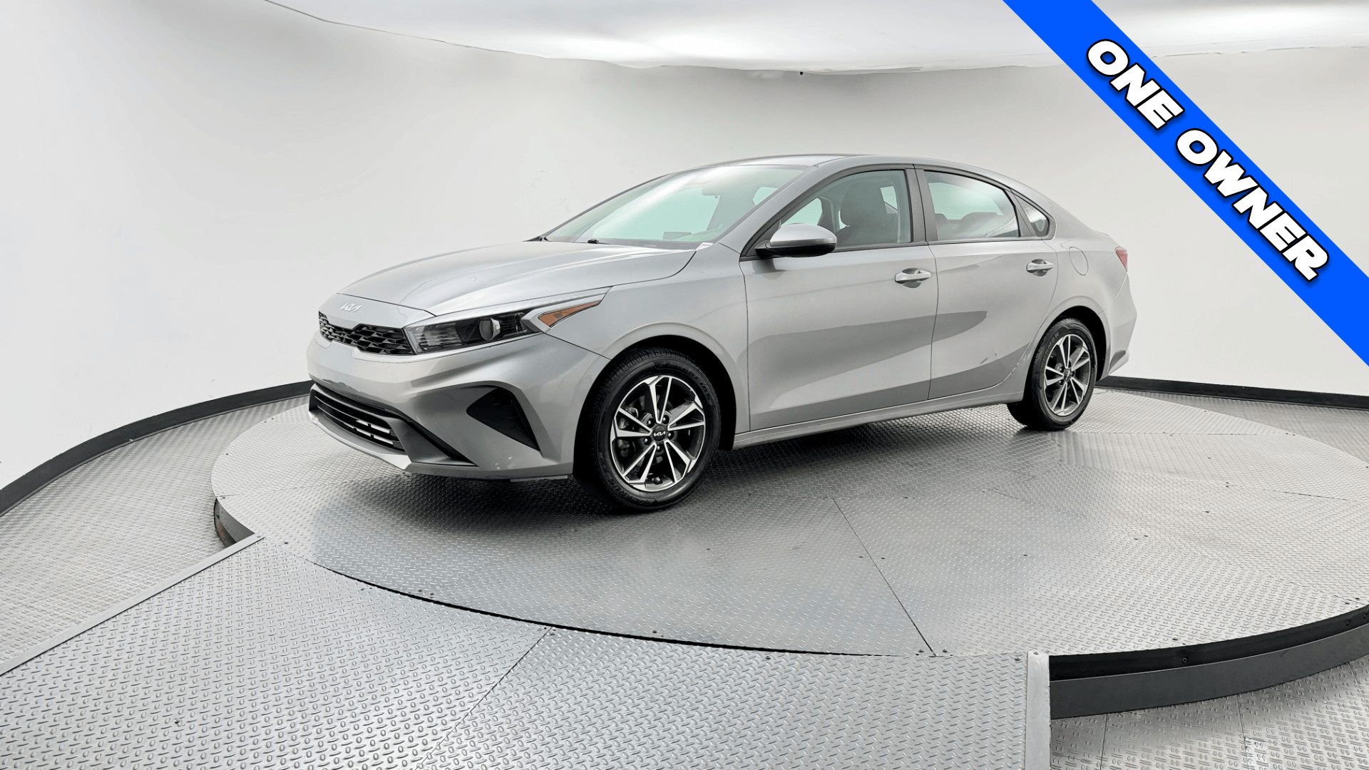 2023 Kia Forte LXS AT's photo