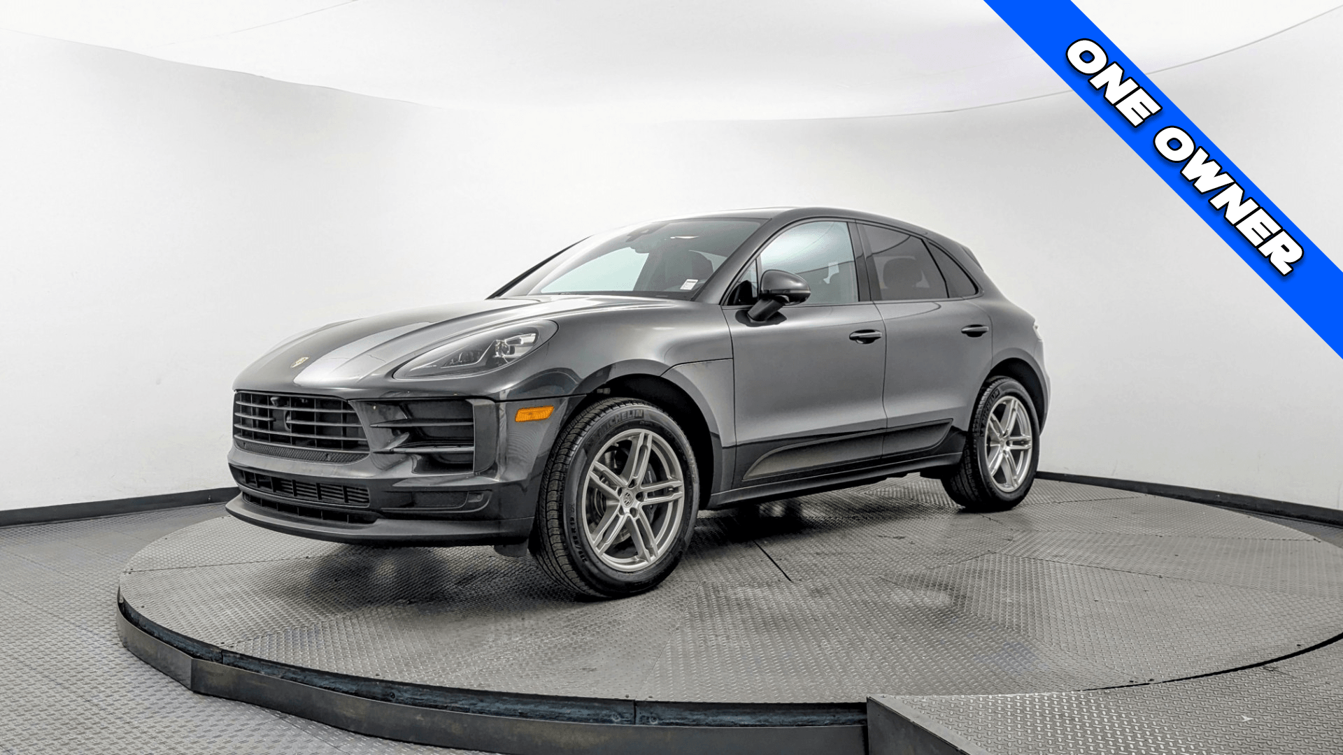 2021 Porsche Macan -'s photo