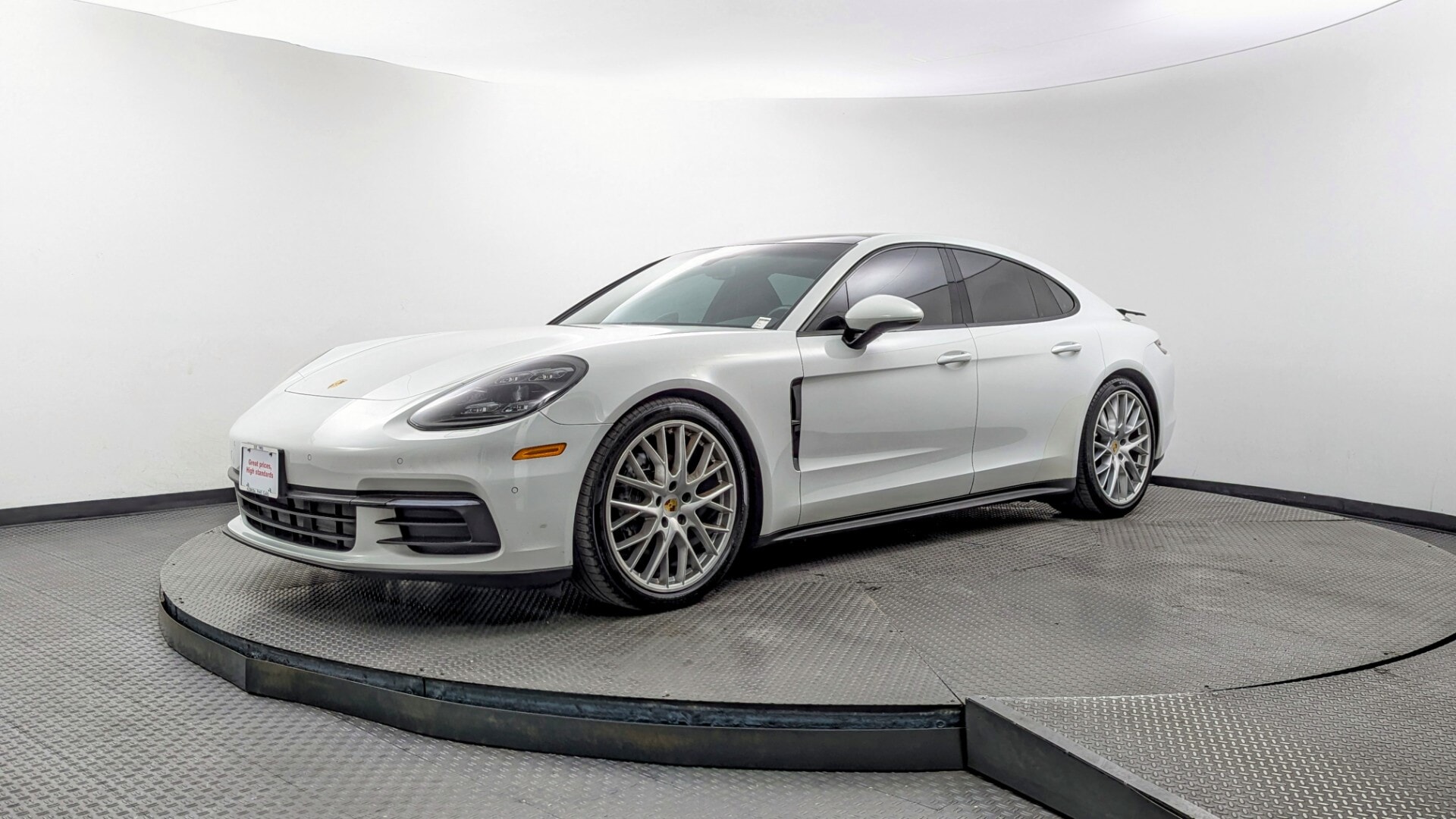 2017 Porsche Panamera 4's photo