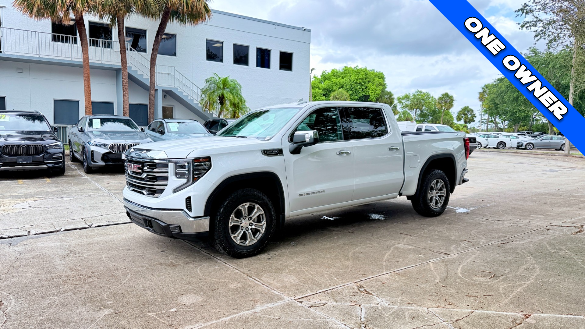 2024 GMC Sierra 4WD Crew Cab Short Box SLT's photo