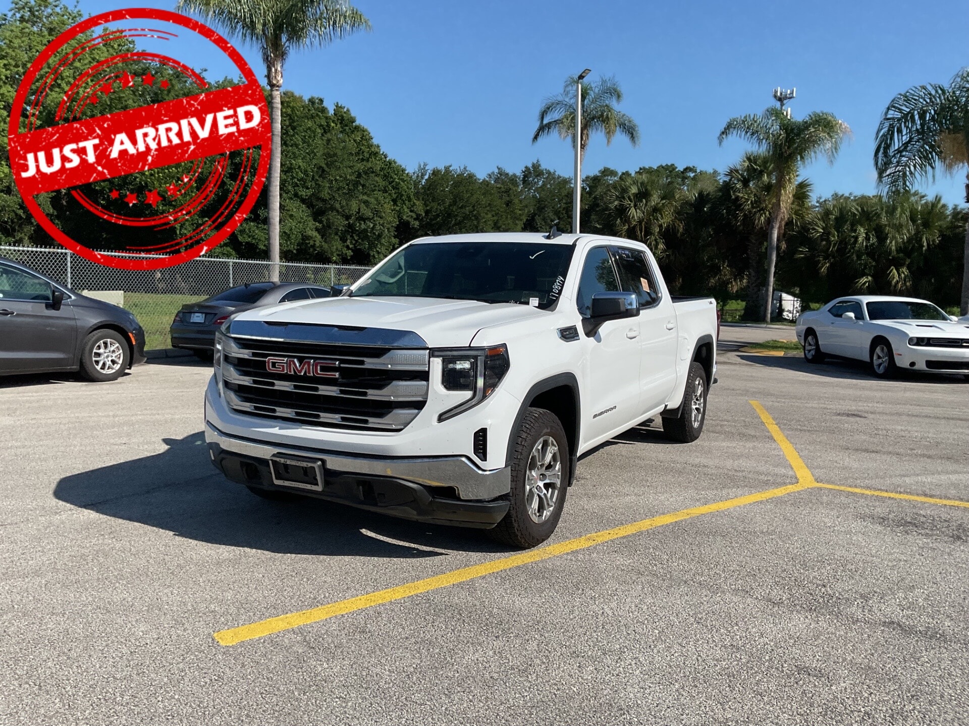 2023 GMC Sierra 4WD Crew Cab Short Box SLE's photo