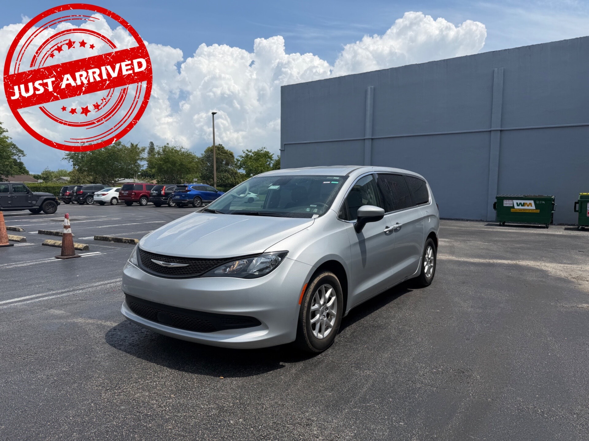 2023 Chrysler Voyager LX's photo