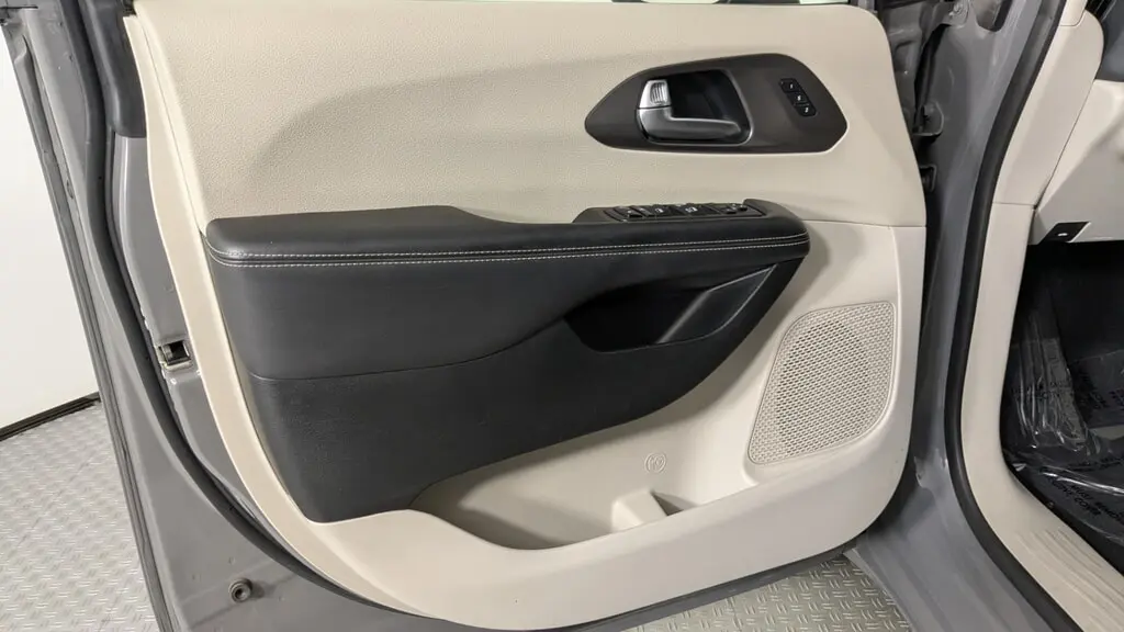 Florida Fine Cars - Used CHRYSLER PACIFICA 2023 ORLANDO TOURING L