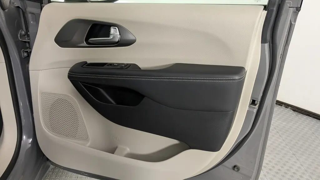 Florida Fine Cars - Used CHRYSLER PACIFICA 2023 ORLANDO TOURING L