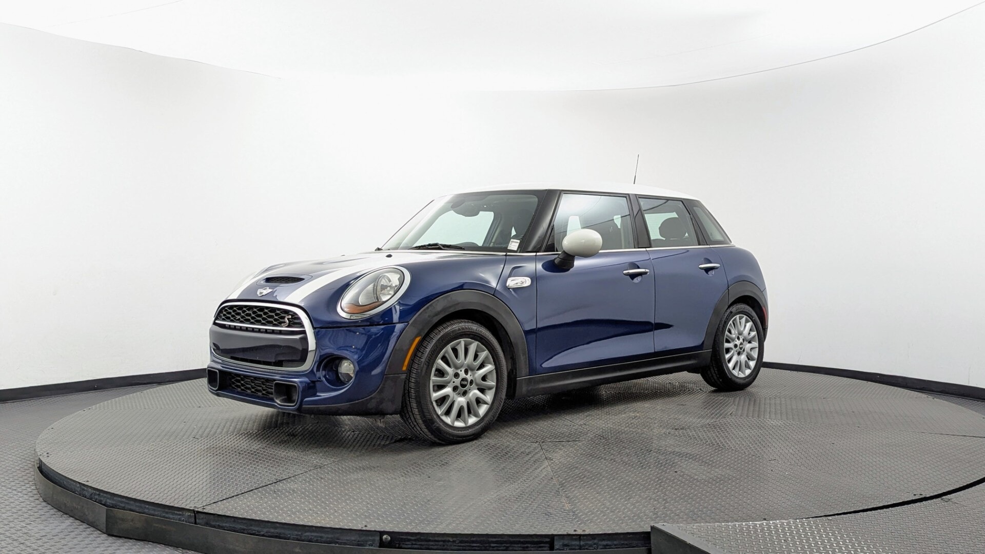 2016 MINI Cooper S 4 Door's photo