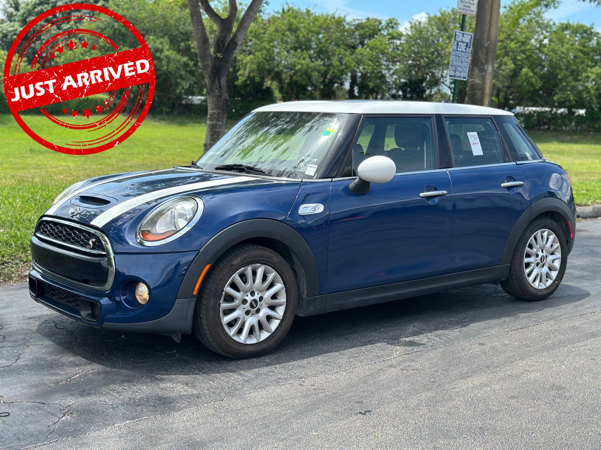 2016 MINI Cooper S 4 Door's photo