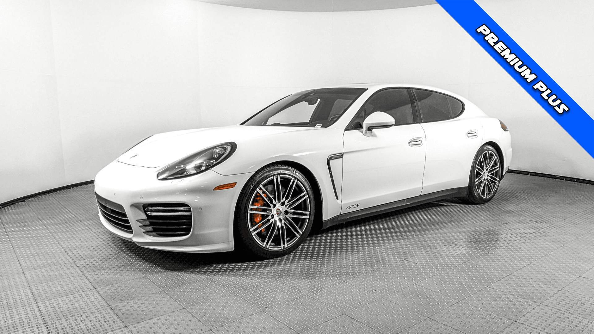 2015 Porsche Panamera GTS's photo