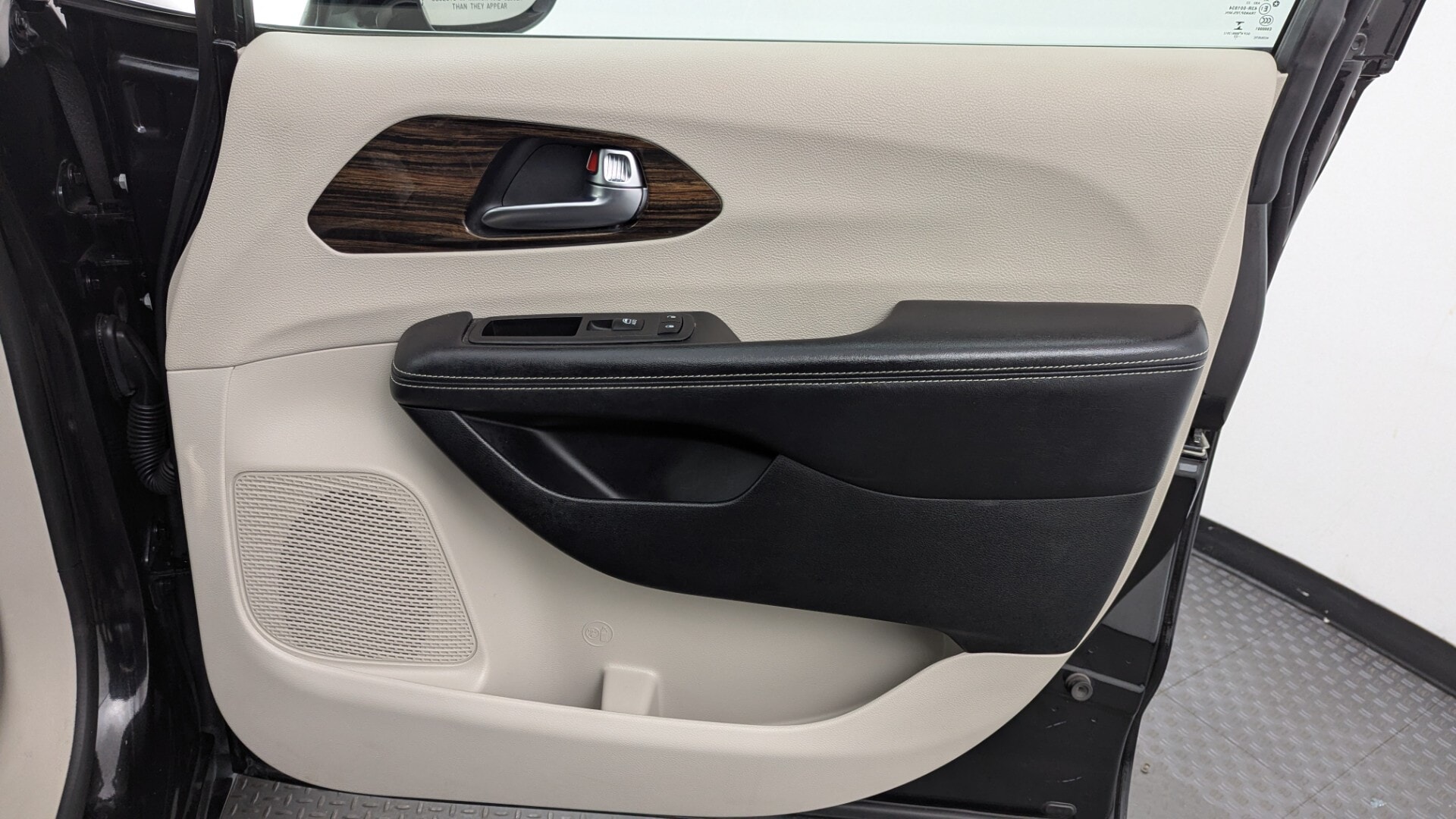 Florida Fine Cars - Used vehicle - MINIVAN CHRYSLER PACIFICA 2023