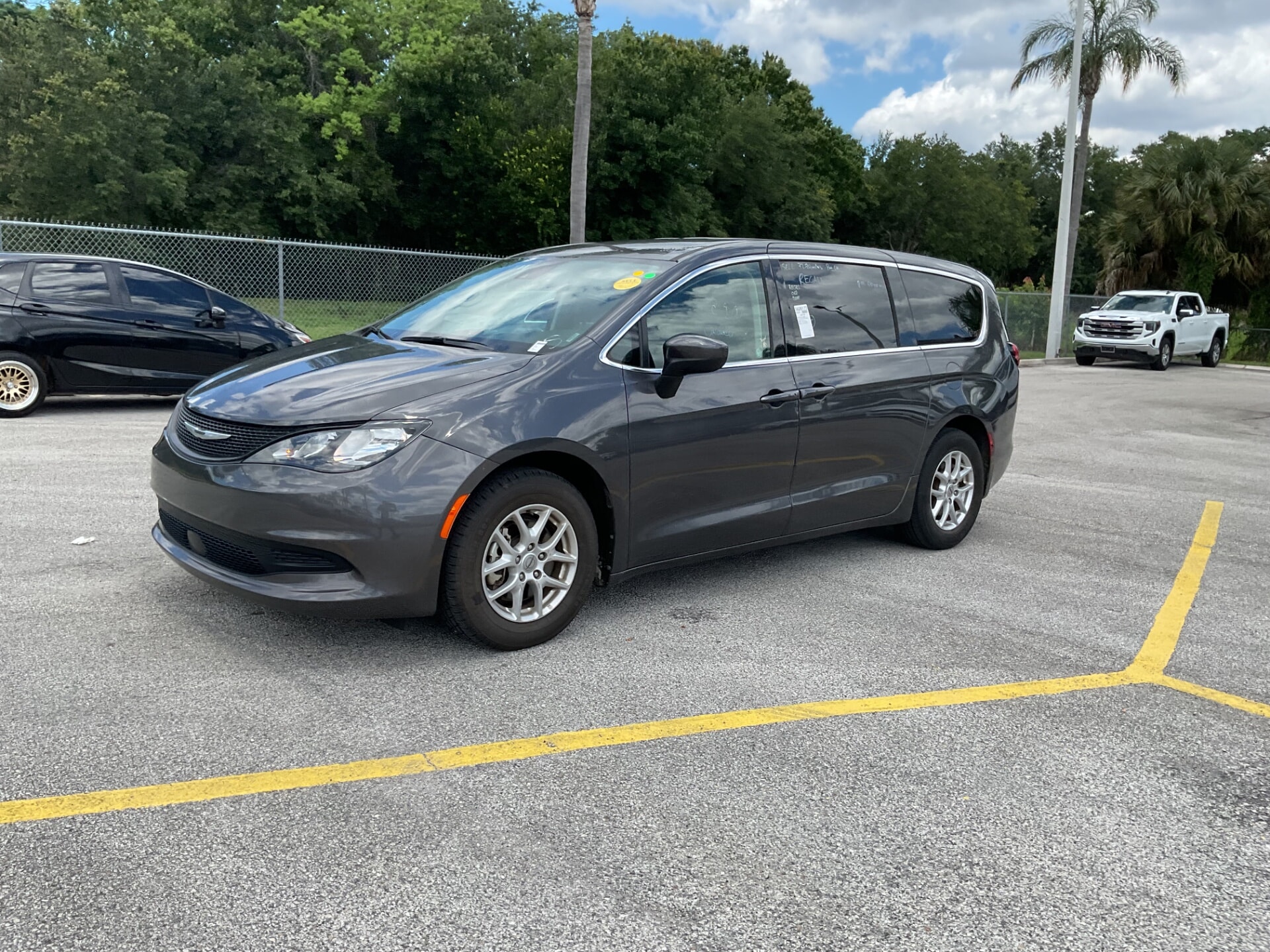 2023 Chrysler Voyager LX's photo