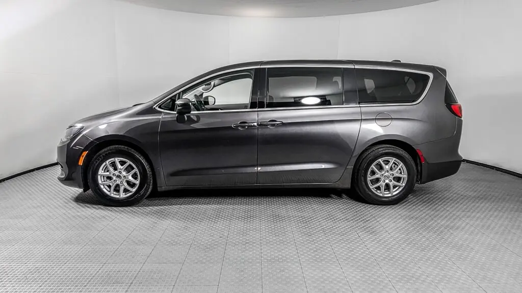 Florida Fine Cars - Used CHRYSLER VOYAGER 2023 ORLANDO LX