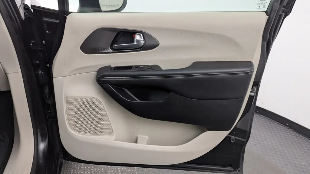 Florida Fine Cars - Used CHRYSLER PACIFICA 2023 MARGATE TOURING L