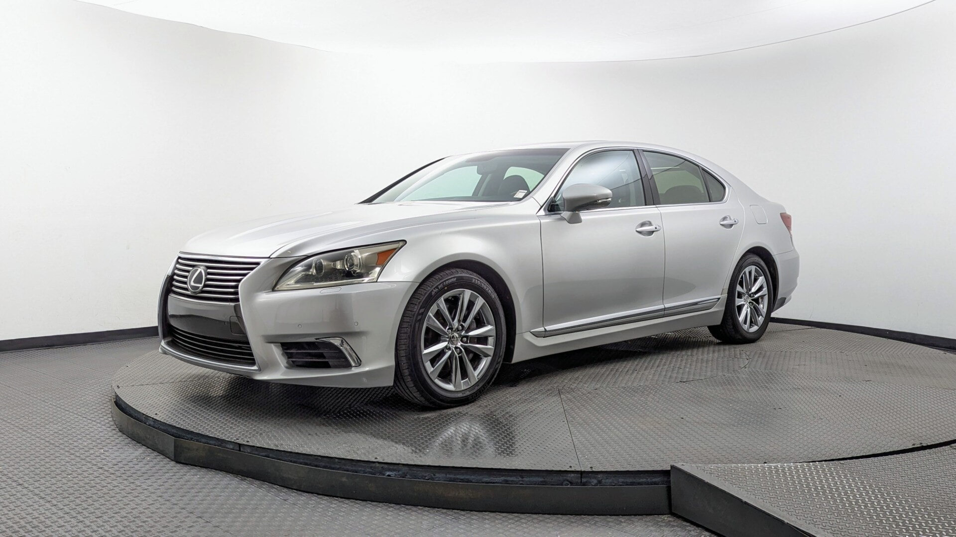 2014 Lexus LS 500 460's photo