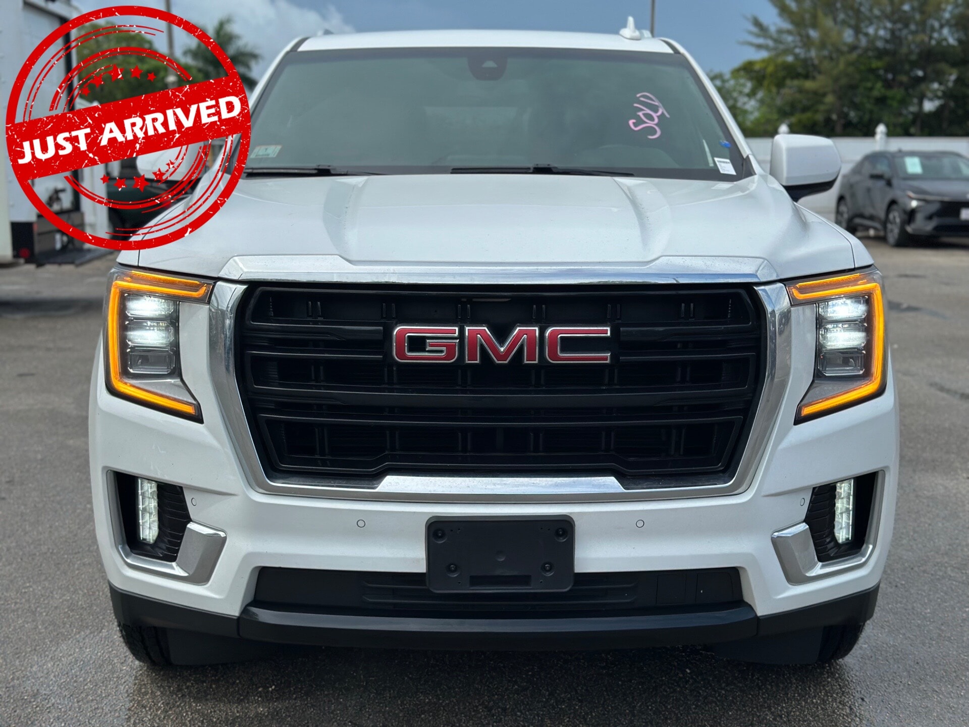 2022 GMC Yukon 4WD SLE's photo