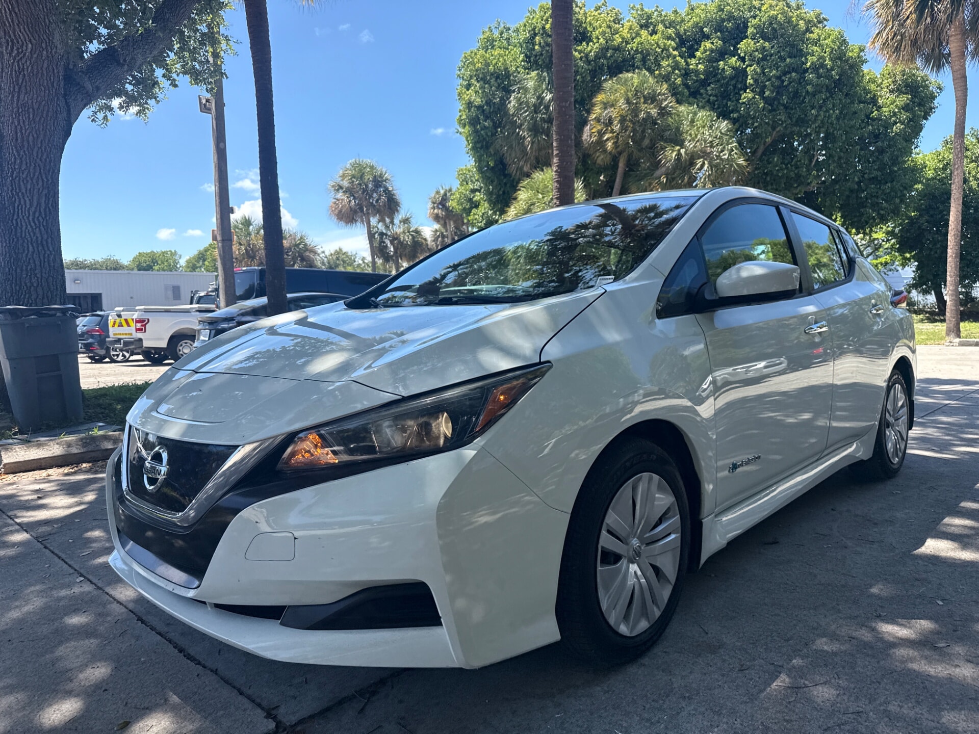2019 Nissan Leaf S's photo