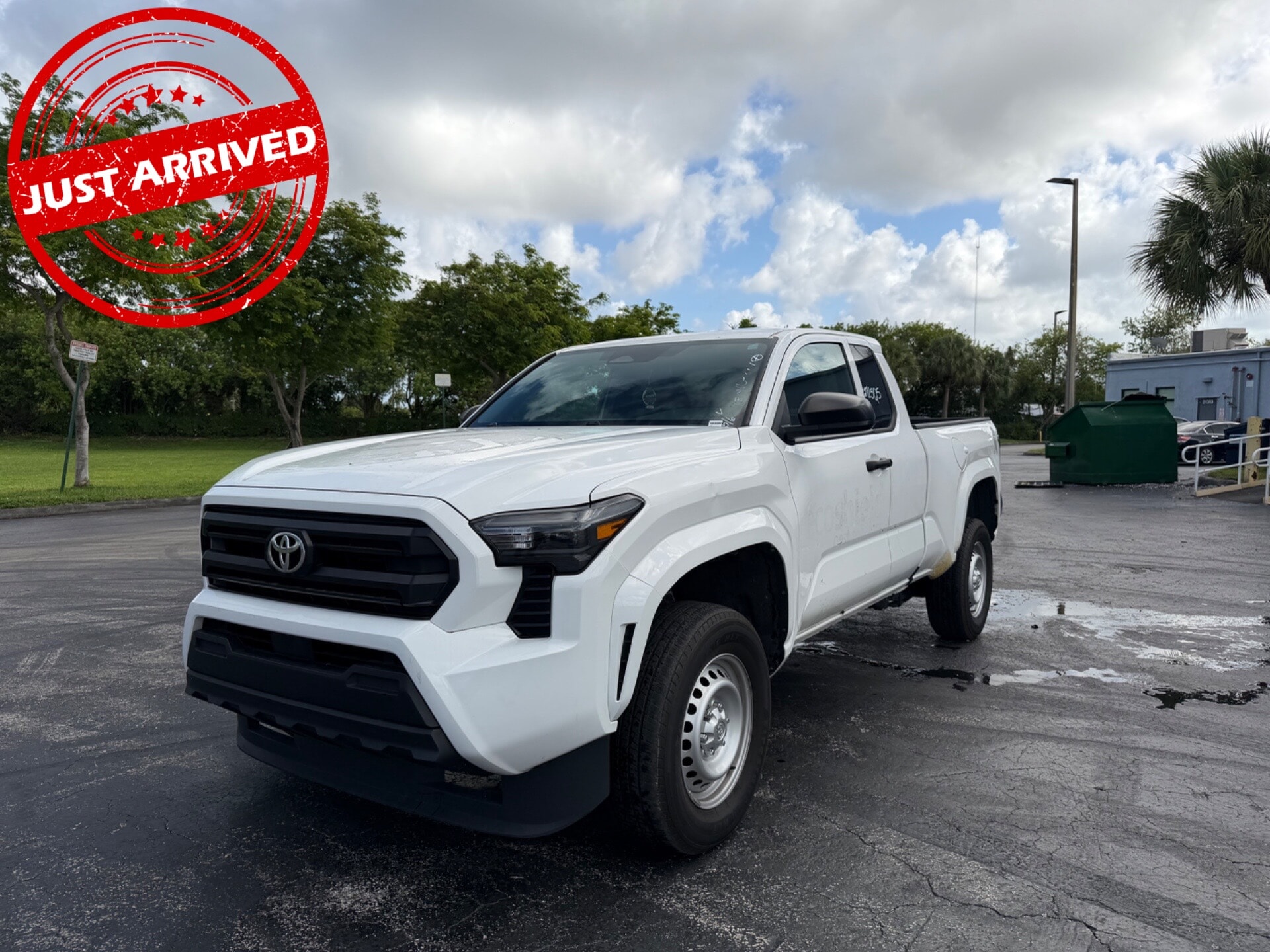 2024 Toyota Tacoma SR 4x2 XtraCab's photo
