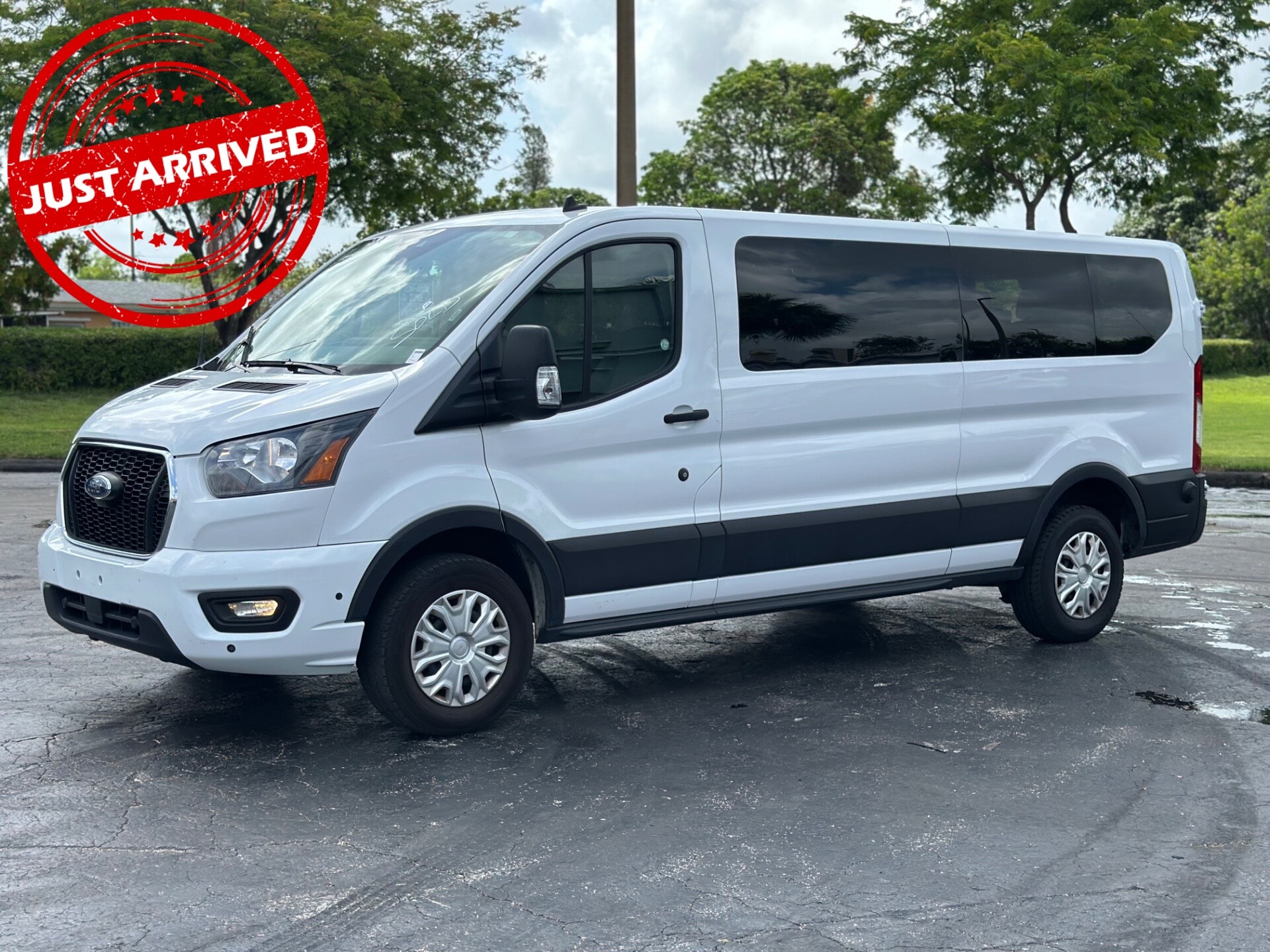 2024 Ford Transit 350 XLT Low Roof Sliding Pass. 148's photo