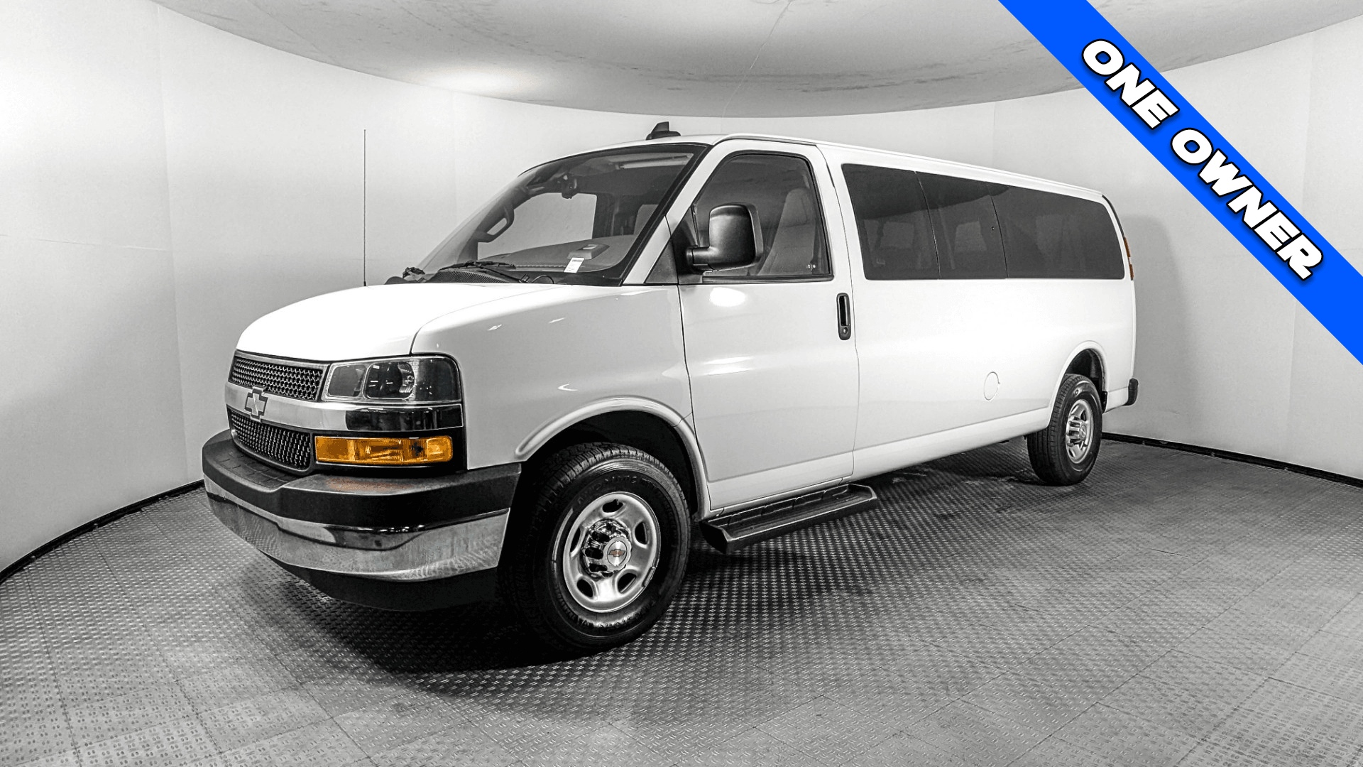 2023 Chevrolet Express 3500 LT Extended's photo