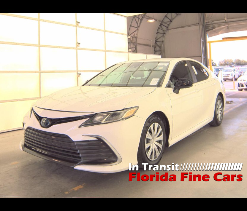 2022 Toyota Camry LE Hybrid's photo