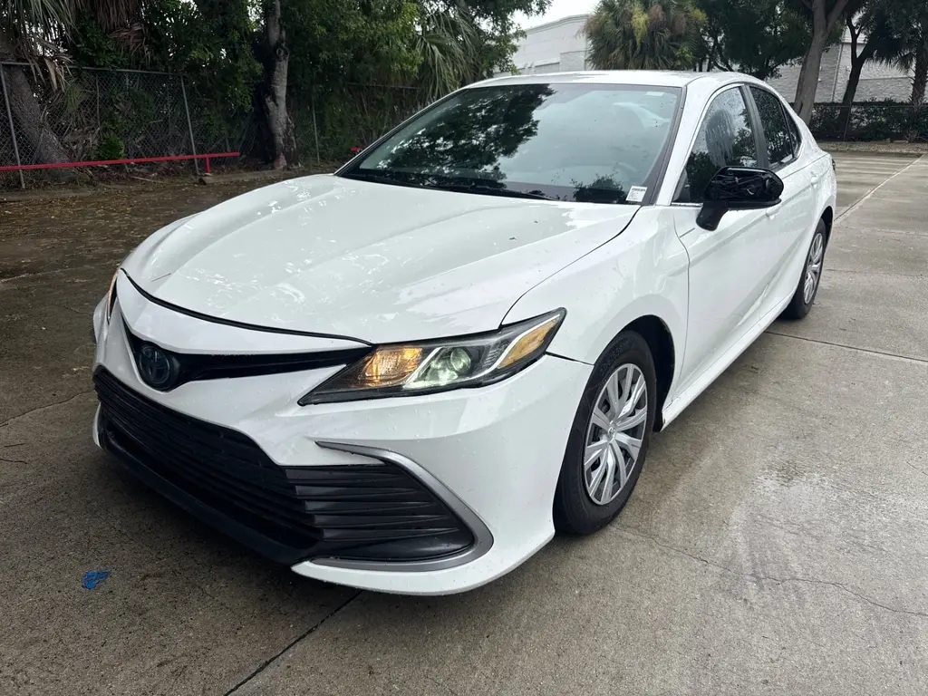 Florida Fine Cars - Used TOYOTA CAMRY 2022 WEST PALM HYBRID LE