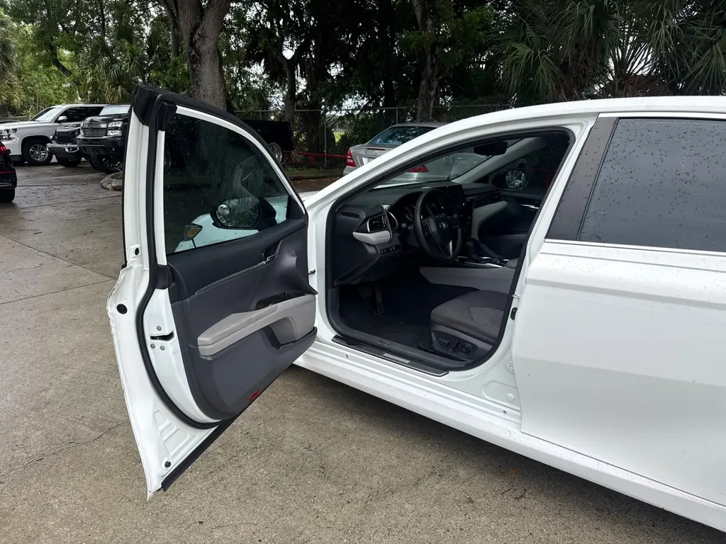 Florida Fine Cars - Used TOYOTA CAMRY 2022 WEST PALM HYBRID LE
