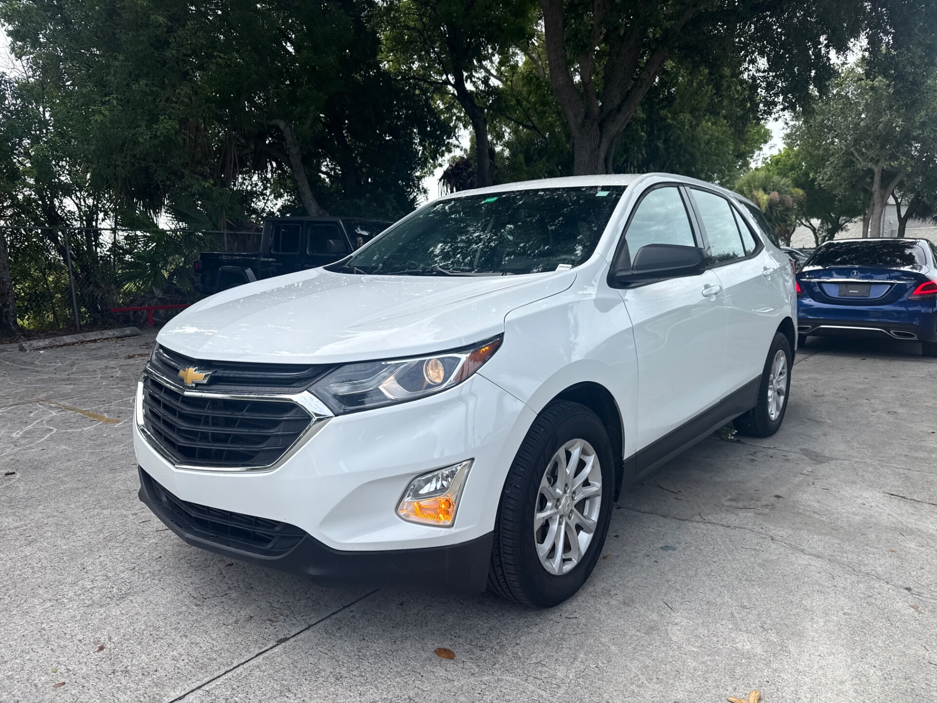 2019 Chevrolet Equinox AWD LS's photo