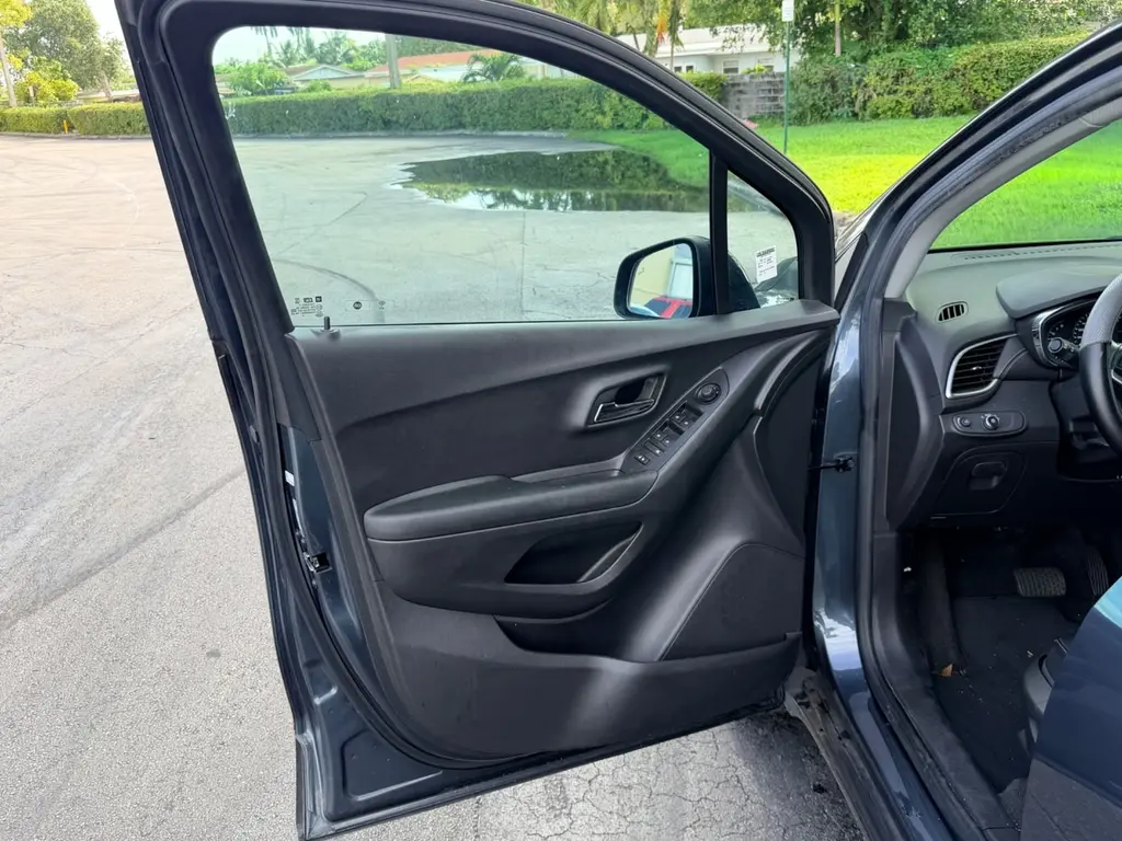 Florida Fine Cars - Used CHEVROLET TRAX 2021 MARGATE LT