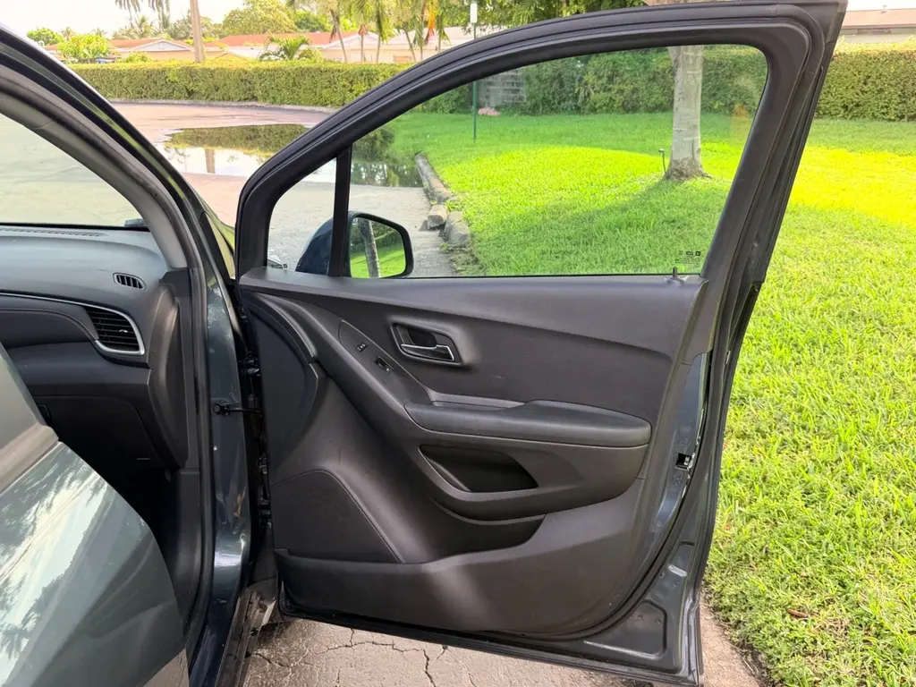 Florida Fine Cars - Used CHEVROLET TRAX 2021 MARGATE LT
