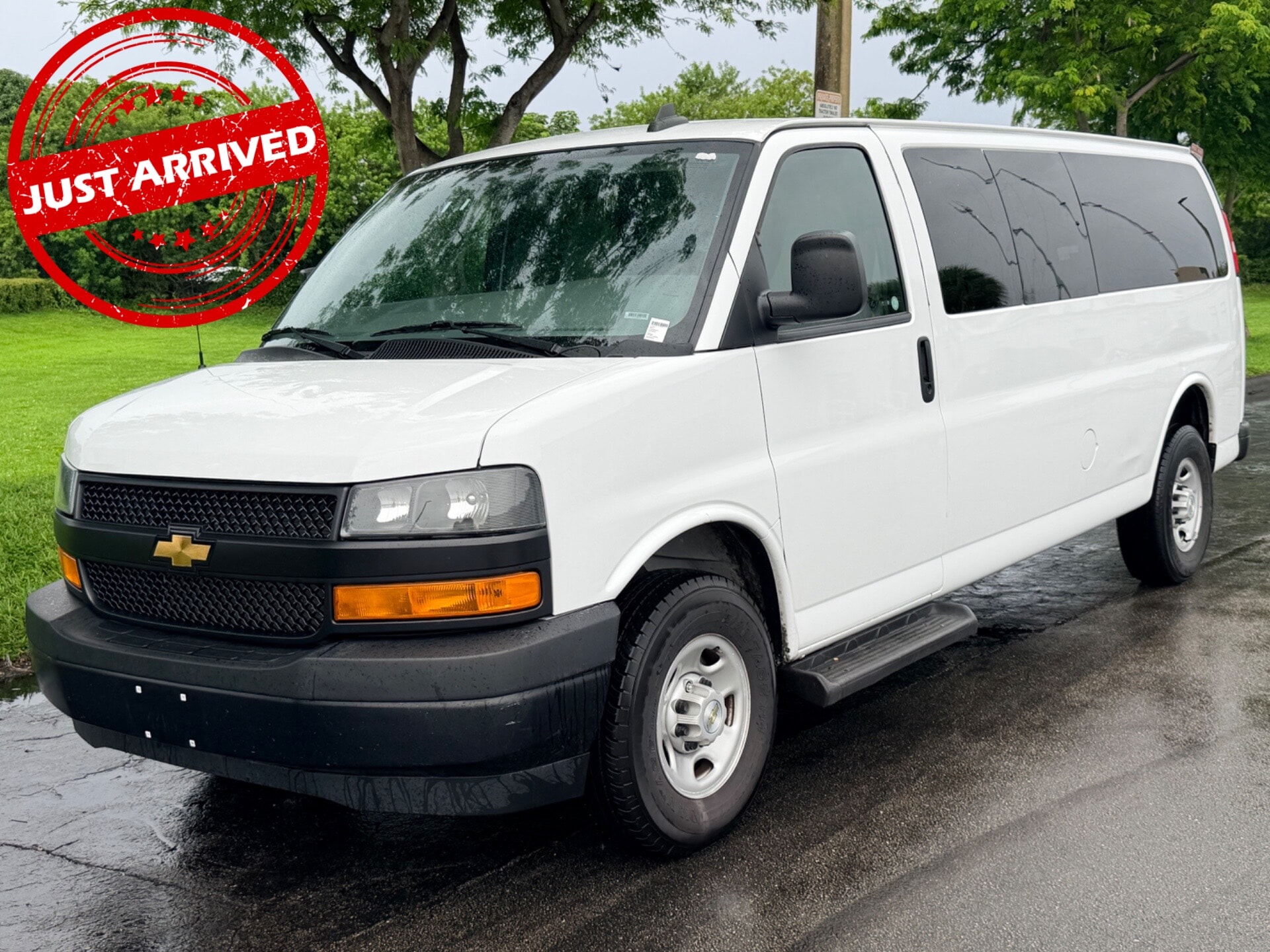 2023 Chevrolet Express's photo