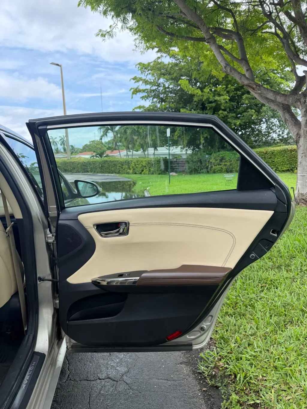 Florida Fine Cars - Used TOYOTA AVALON 2017 MIAMI XLE
