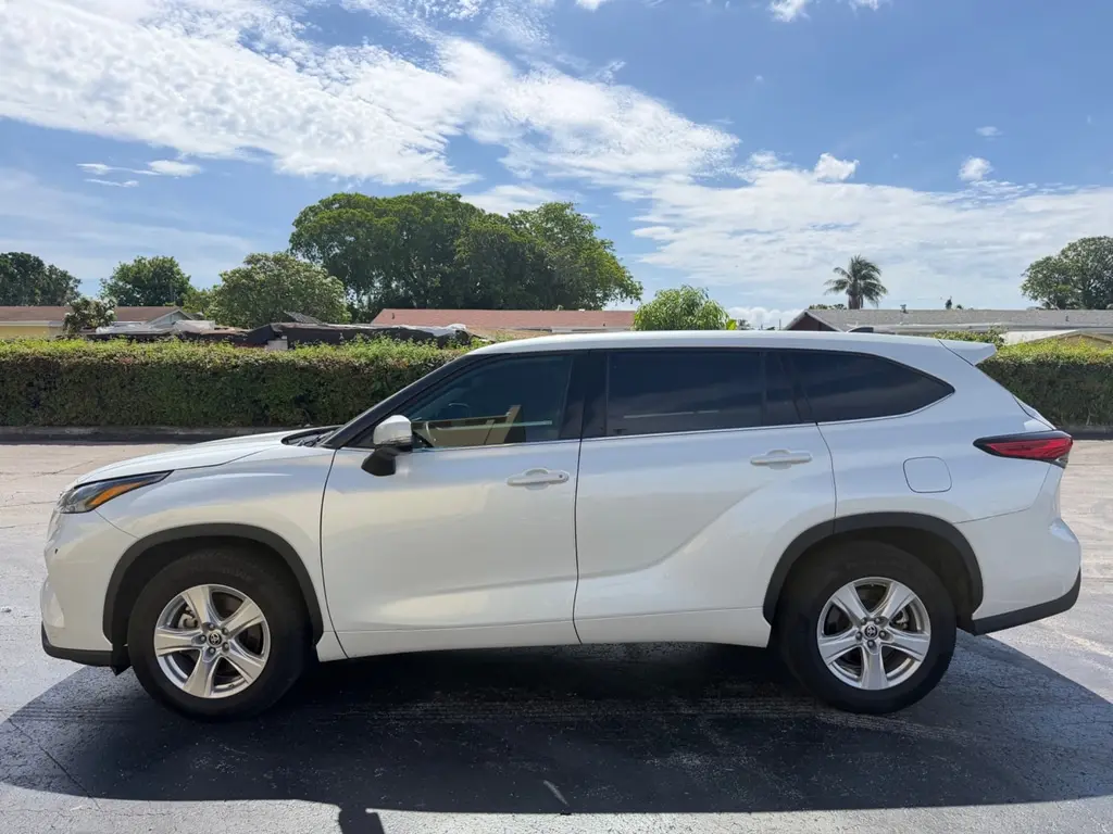 Florida Fine Cars - Used TOYOTA HIGHLANDER 2022 MIAMI L