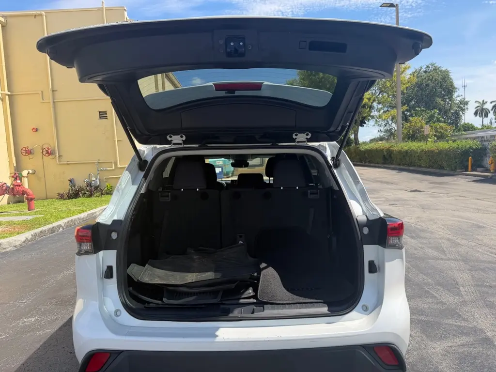Florida Fine Cars - Used TOYOTA HIGHLANDER 2022 MIAMI L