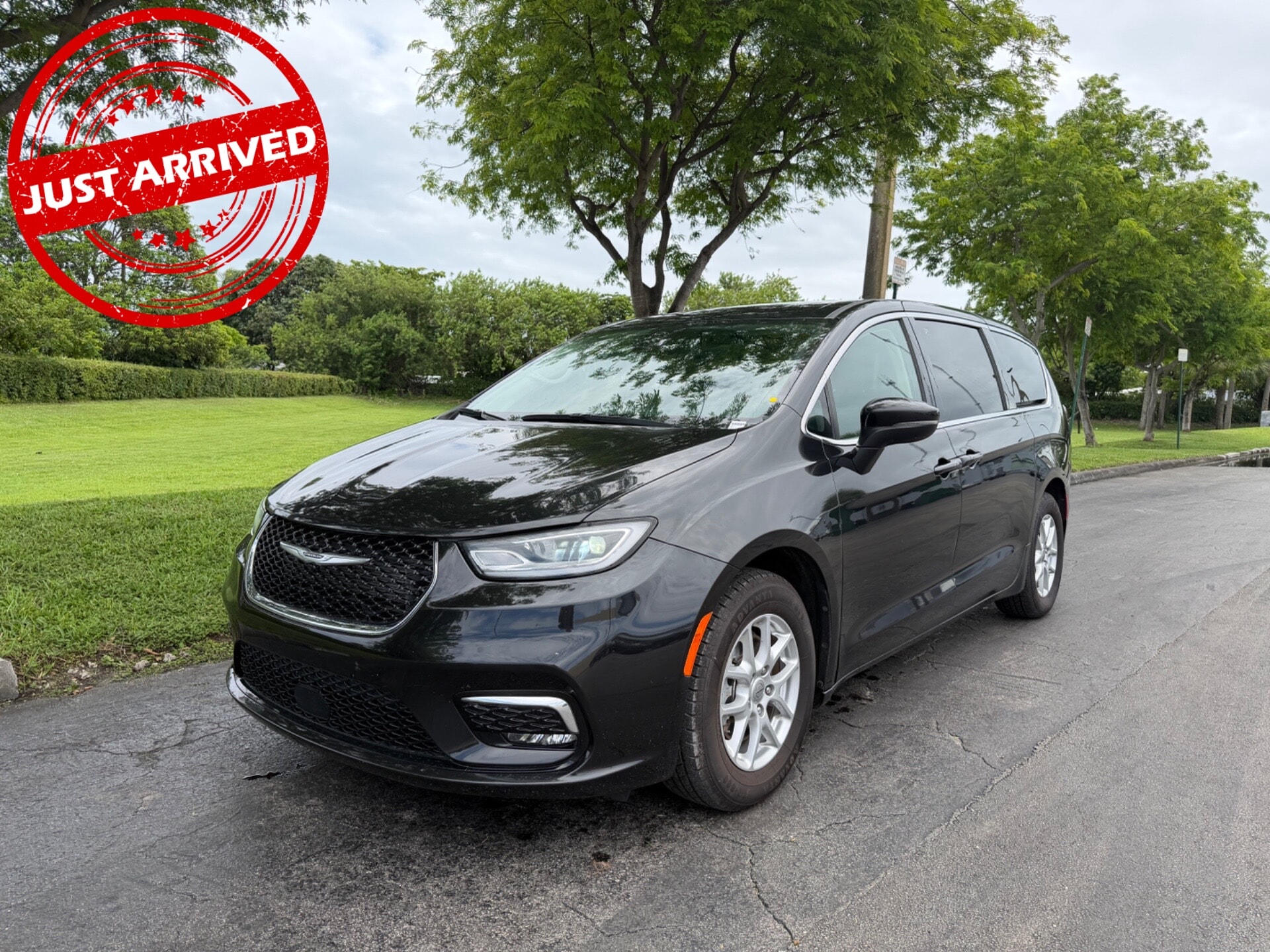 2023 Chrysler Pacifica's photo