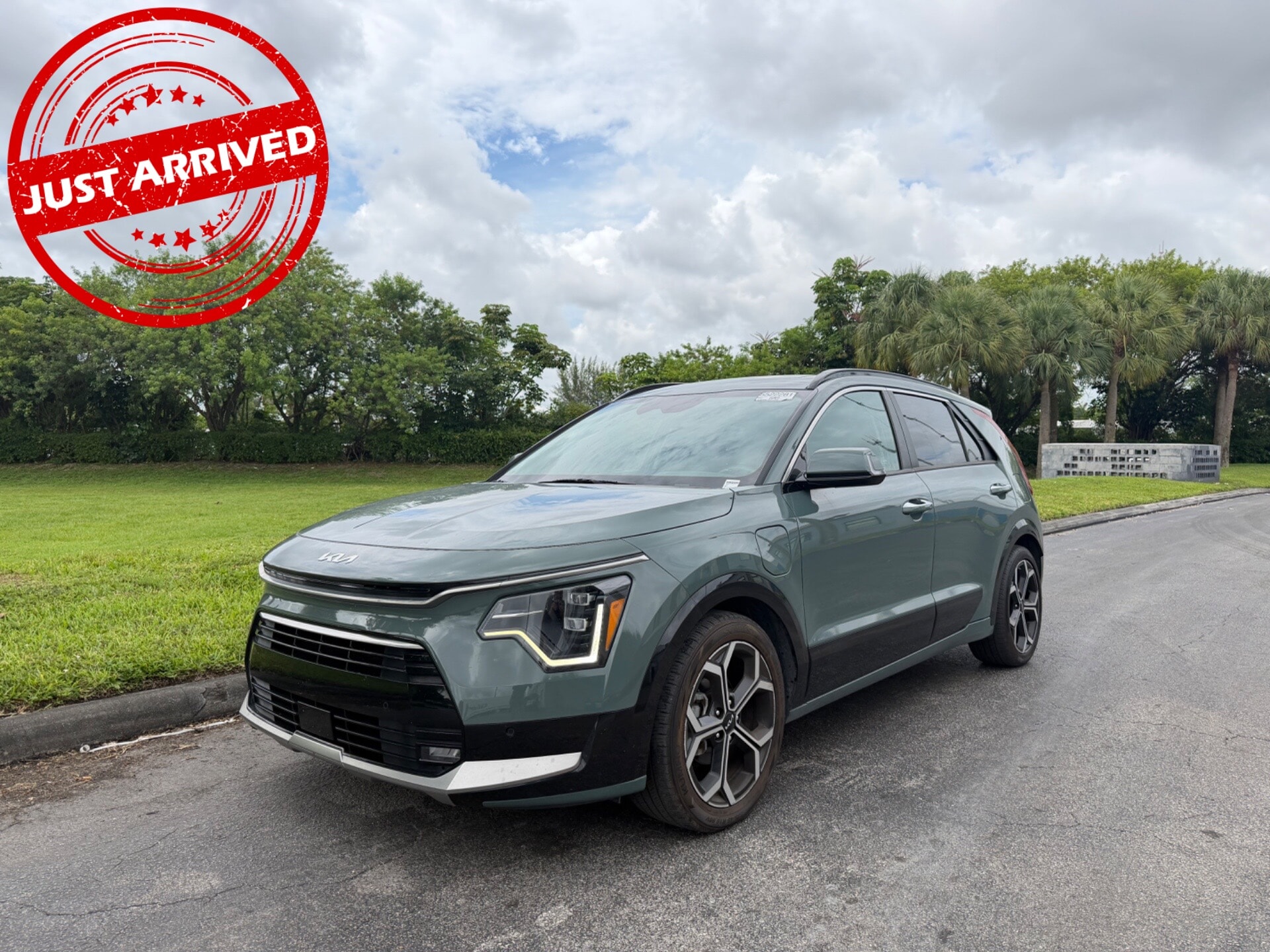 2023 Kia Niro SX Touring PHEV's photo
